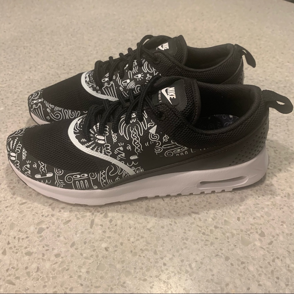 Nike Black and White Women's Sneakers